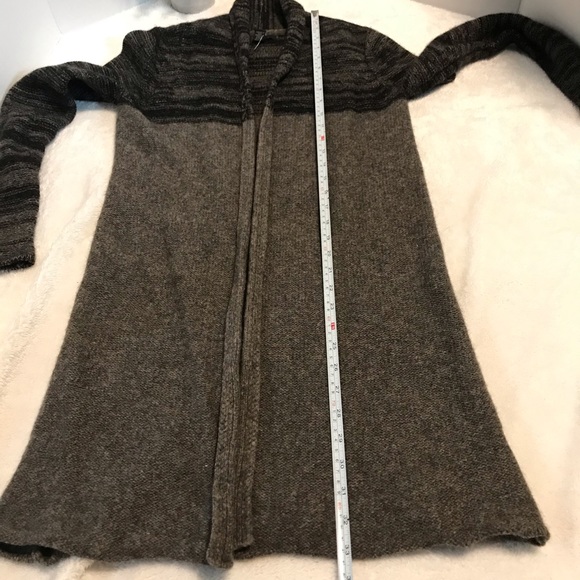 Tahari wool blend gray and black striped open long cardigan size Medium - Picture 9 of 9